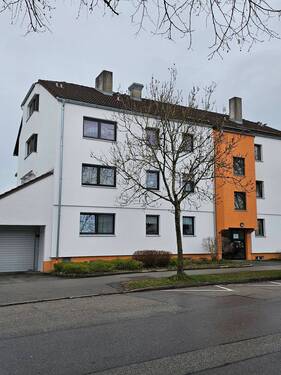 Eingangsseite - +++ 3-Zi.-Whg. im 2. OG mit Balkon inkl. TG-Stellplatz+++