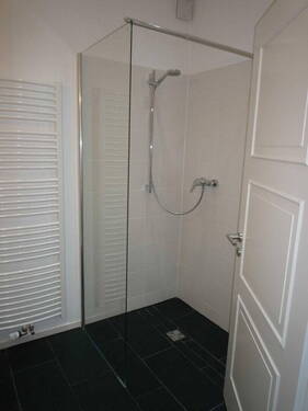EG - WC mit Dusche - Einfamilienhaus mit 150,00 m&sup2; in Bad Soden am Taunus zur Miete