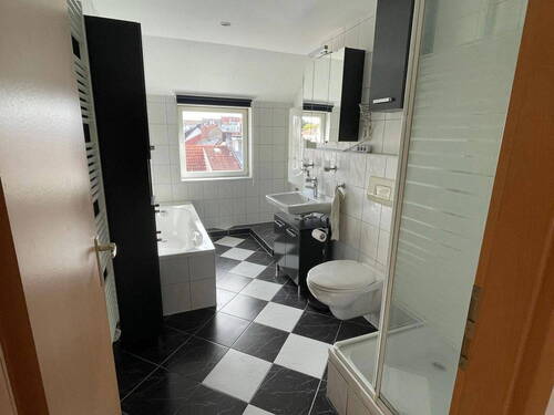 Bad 1a - 3 Zimmer Etagenwohnung in Bremen