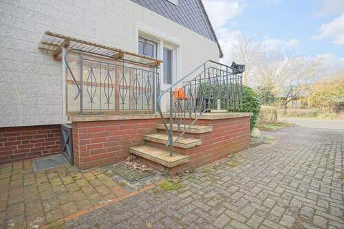 Seiteneingang/Terrasse - 