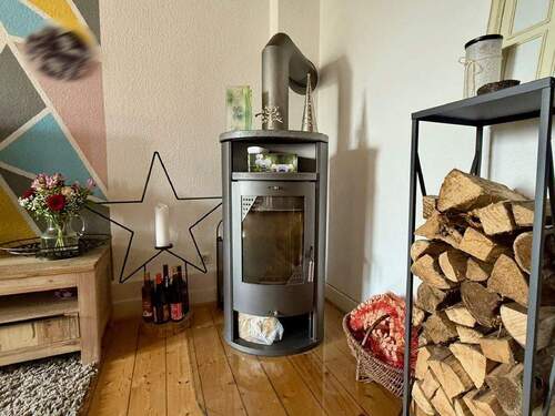 Wohn-/Essbereich mit Kaminofen - 3 Zimmer Etagenwohnung zum Kaufen in Fröndenberg/Ruhr