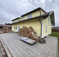 Großzügiges Ein-Zweifamilienhaus mit Garagengebäude in Dieberg zu verkaufen - Walderbach