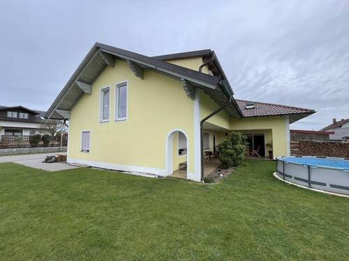 Objektansicht - 8 Zimmer Mehrfamilienhaus, Wohnhaus zum Kaufen in Walderbach