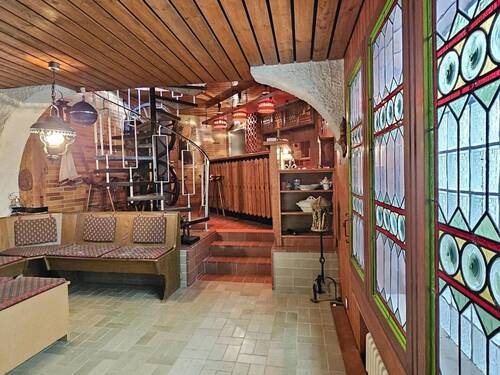 Stimmungsvolle Trinkstube mit Theke - 