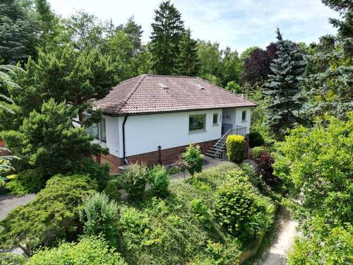 Wohnen wie im Wald, Bestlage_ - Winkel-Bungalow mit Einliegerwohnung in Bestlage mit 3 Garagen auf 1303 m² Grund