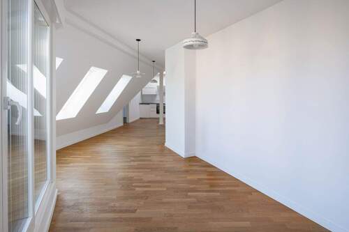 Weitere Ansicht Wohnbereich mit Blick zur Küche - Etagenwohnung mit 52,00 m&sup2; in Berlin-Wedding zum Kaufen