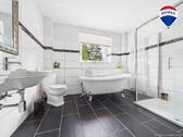 REMAX Immobilien DeLux Einfamilienhaus Badezimmer Schifffweiler Mark Borowicz - 