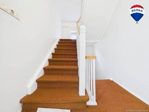 REMAX Immobilien DeLux Einfamilienhaus Diele Schiffweiler Mark Borowicz - 