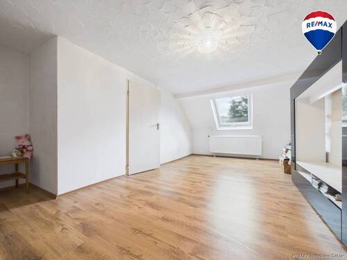 REMAX Immobilien DeLux Einfamilienhaus Schlafzimmer Schiffweiler Mark Borowicz - 