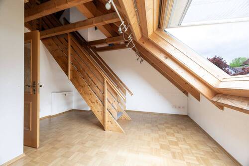 Aufgang zur Galerie - 