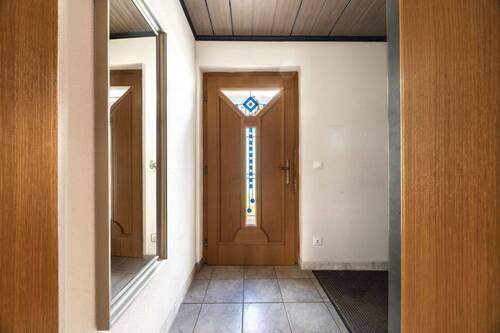 Eingangsbereich - 4 Zimmer Mehrfamilienhaus, Wohnhaus zum Kaufen in Volkenschwand