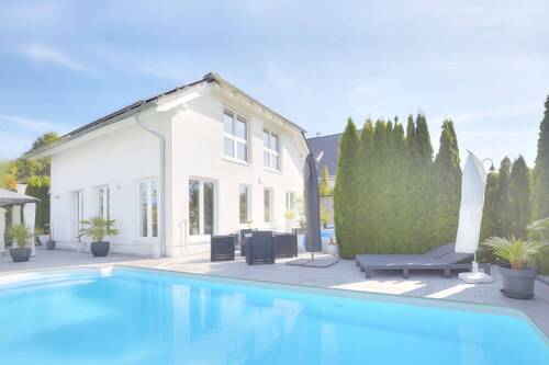 Poolansicht - 5 Zimmer Einfamilienhaus zum Kaufen in Talheim