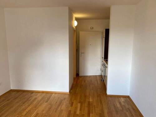 Zimmer mit Flurblick - Etagenwohnung mit 22,00 m² in Pentling zum Kaufen