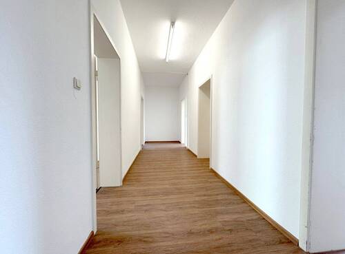 Flur mit Zugang Treppenhaus 1 - Büro in Regensburg zur Miete