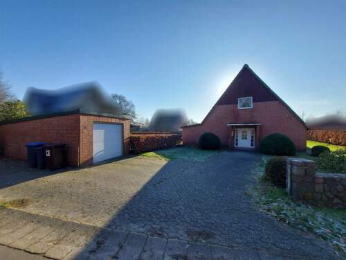 Garage mit befestigter Zufahrt zum EFH - 2 Zimmer Einfamilienhaus zum Kaufen in Breiholz