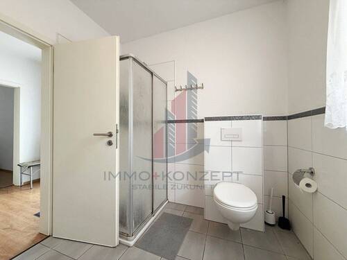 und das Badezimmer der rechten Seite - 