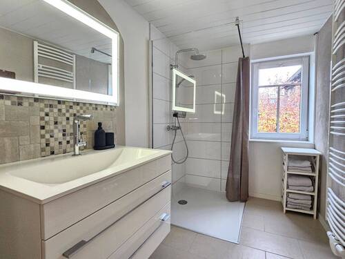 Badezimmer - Mehrfamilienhaus, Wohnhaus mit 195,00 m&sup2; in Seßlach zum Kaufen