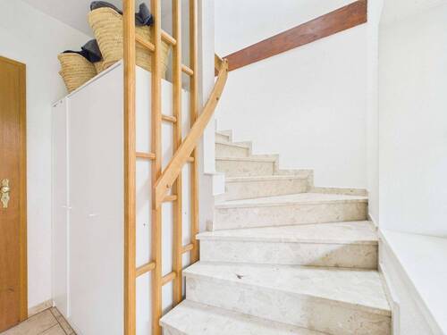 Treppe zur Wohnung - 