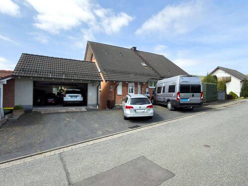 2 Hausfront - 6 Zimmer Einfamilienhaus zum Kaufen in Witzenhausen