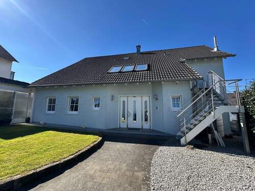 NordOstAnsicht - Vielseitig nutzbares EINFAMILIENHAUS mit DOPPELGARAGE & POOL