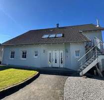 Vielseitig nutzbares EINFAMILIENHAUS mit DOPPELGARAGE & POOL - Heroldsbach Oesdorf