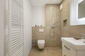 Badezimmer mit Dusche - 