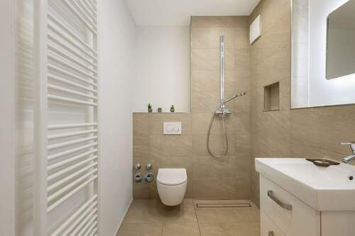 Badezimmer mit Dusche - 