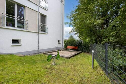 Spielplatz am Haus - 