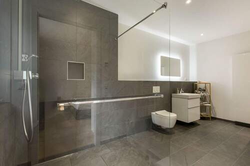Bad En-Suite mit Dusche - 