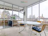 Heller Wintergarten mit Zugang zum Balkon - 4 Zimmer Etagenwohnung in Rümmingen