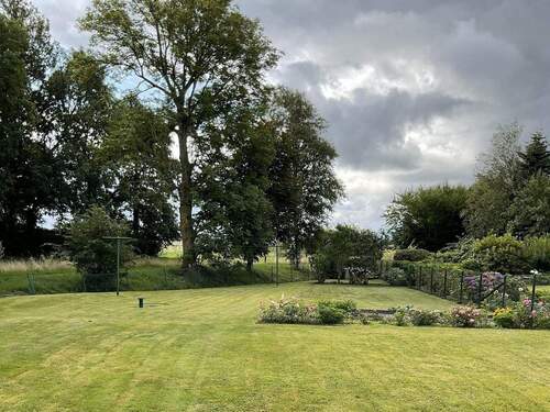 Gartenansicht im Sommer - 
