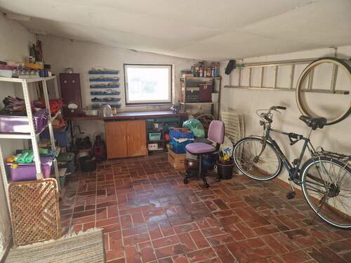 Garage mit Abstellmöglichkeit - 