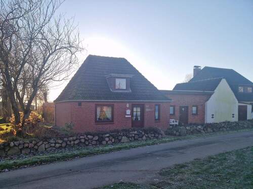 Blick auf die Immobilie von der Straßenseite - Klein aber fein - Charmantes Einfamilienhaus sucht neue Besitzer