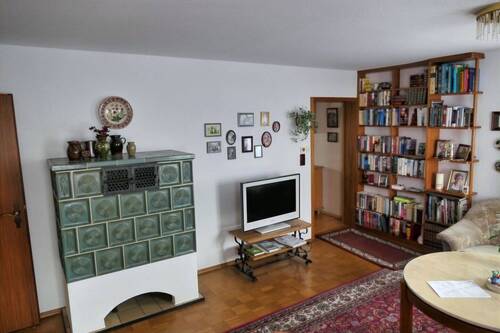 Wohnzimmer mit Kachelofen OG - 