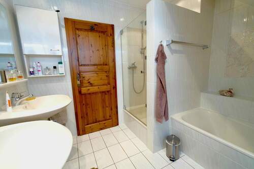 Badezimmer Ansicht 2 - 