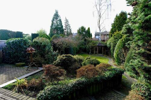 Gartenansicht von der Terrasse - 5 Zimmer Doppelhaushälfte in Neuss