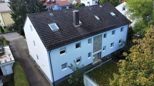 Großes Mehrfamilienhaus - Älteres Mehrfamilienhaus mit Garagen in ruhiger und naturnaher Lage von Neumarkt, Stadtteil Pölling