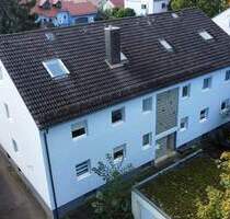 Älteres Mehrfamilienhaus mit Garagen in ruhiger und naturnaher Lage von Neumarkt, Stadtteil Pölling - Neumarkt-Pölling