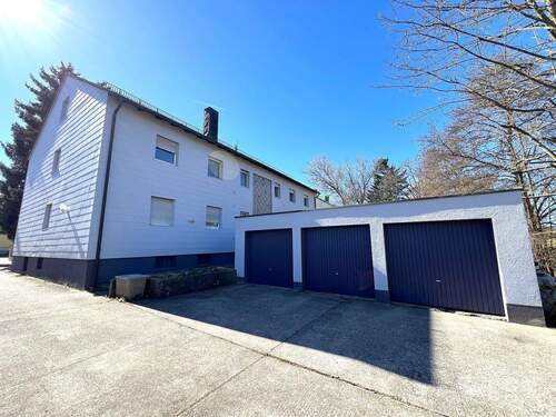 Zugangs- und Zufahrtsfläche - Mehrfamilienhaus, Wohnhaus in Neumarkt-Pölling