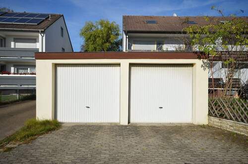 2 Garagen an Straße gelegen - 