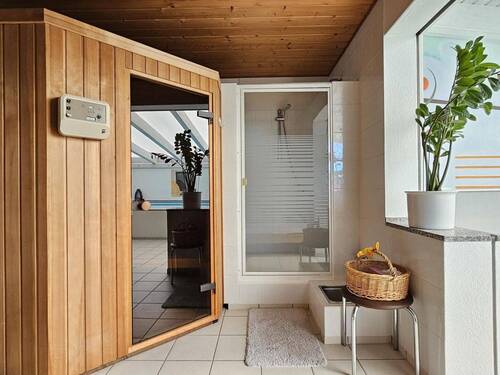 Wellnessbereich mit Sauna - 