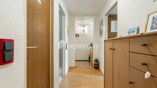 Flur 2 - Ruhige Lage! DG-Wohnung mit 4 Zimmern, EBK und Keller