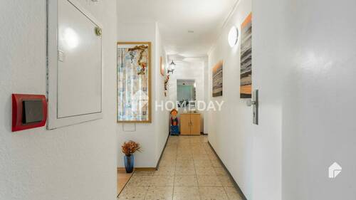 Flur 1 - 4 Zimmer Etagenwohnung in Kaiserslautern