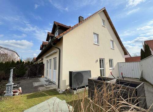 Ihr künftiges Zuhause in ruhiger Lage - Familienfreundliche Doppelhaushälfte mit 'energetischer Komplettausstattung' in Parsberg