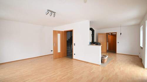 Essen und Wohnen - 4 Zimmer Doppelhaushälfte in Parsberg