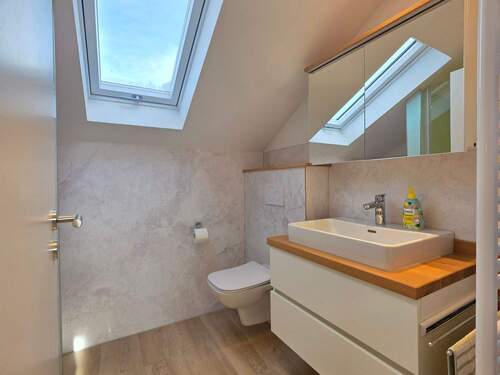 Modernes Badezimmer - Etagenwohnung mit 64,00 m&sup2; in Coburg zum Kaufen