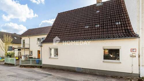 Außenansicht 2 - Familienfreundliches Einfamilienhaus mit Garten, Balkon und Stellplätzen in ruhiger Lage