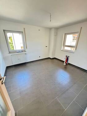 Separate Küche - 5 Zimmer Etagenwohnung zur Miete in Veitsbronn