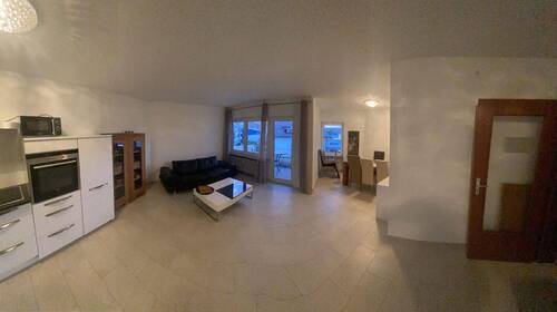 Wohnzimmer und Teil der Küche - 