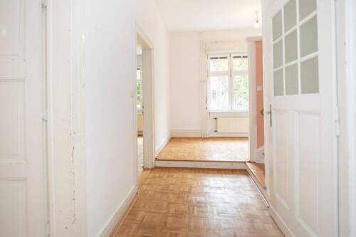 Entree/Garderobe - 9 Zimmer Einfamilienhaus zum Kaufen in Dreieich